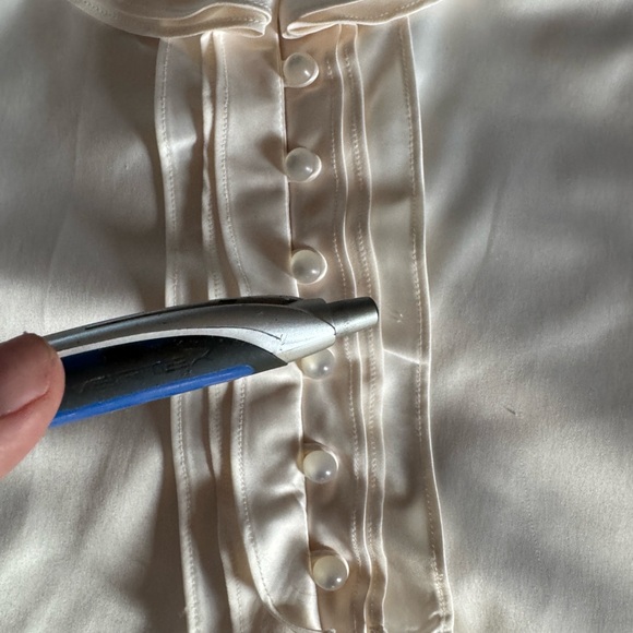 TALBOTS satiny creamy sleeveless blouse, size Petite 10 - Picture 7 of 7